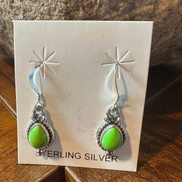 ChicTreasures: Sterling Silver‎ & Aventurine Earrings - Picture 3 of 4